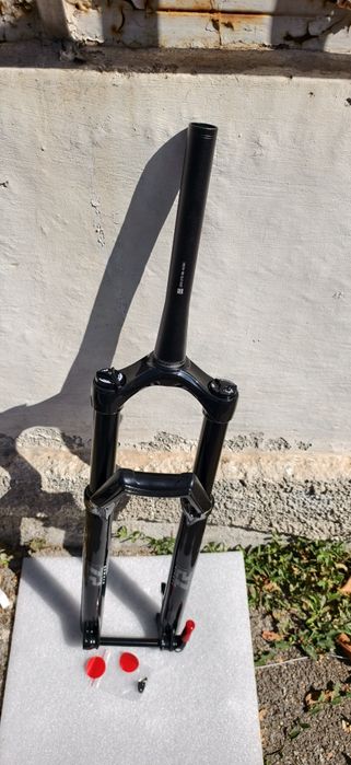 ВИЛКА 29 MARZOCCHI BOMBER Z2 140 RAIL Tapered Boost 15x110mm BLK НОВА