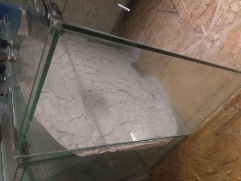 Vitrina sticla cu inchidere cheie