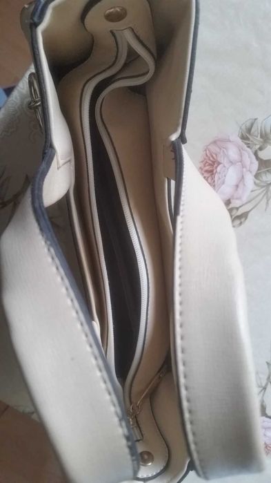 Сумка молочного цвета