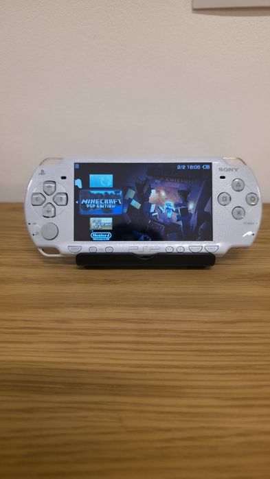 Sony PSP 2000, Modat, 550 jocuri, 9 în 1,  gata de joacă