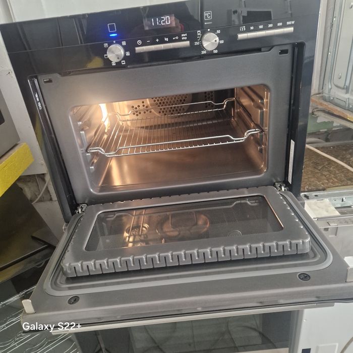 Компактна фурна комбнирана с микровълнова 2в1 за вграждане SIEMENS