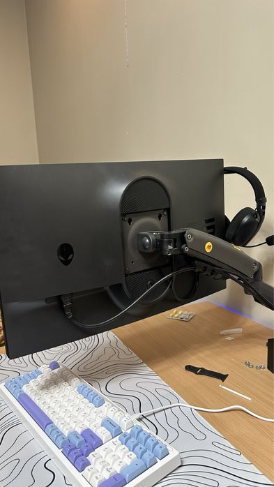 Монитор alienware