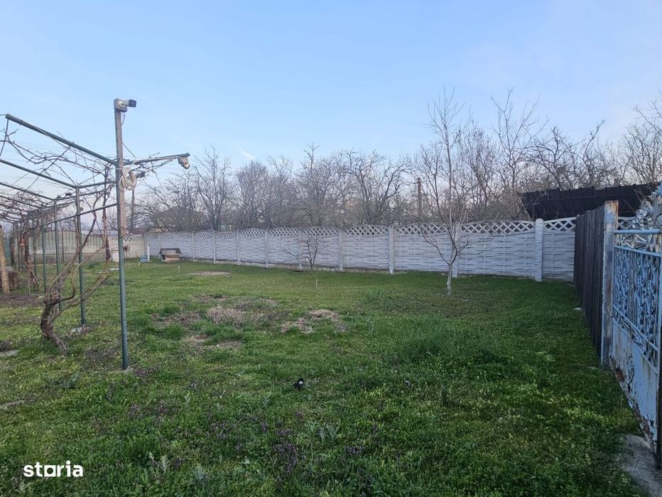 Casa parter, 100 mp utili, 1090 mp teren,  Pielesti