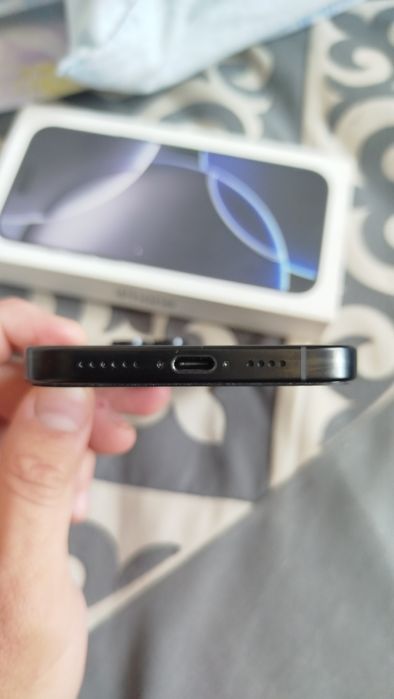 iPhone 16 pro max продам