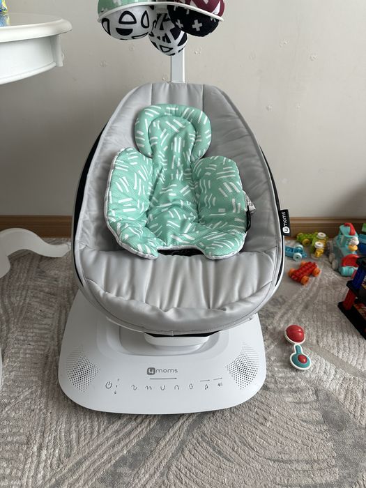 Продам качелю 4moms