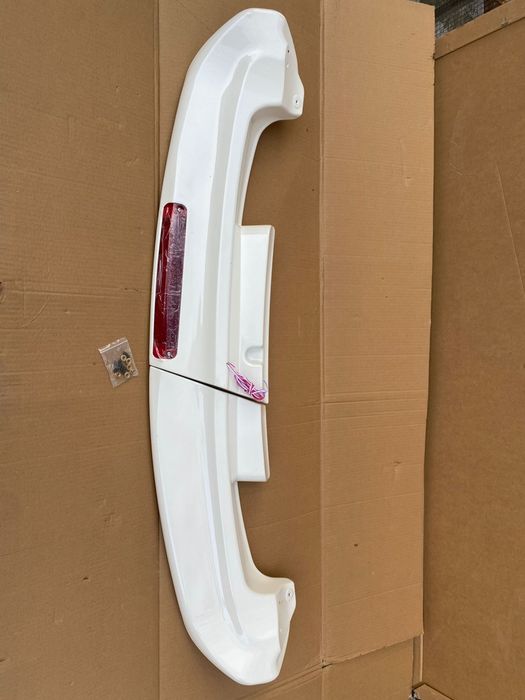 Спойлер на Land Cruiser 105