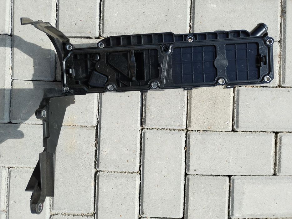 Vând capac culbutori Peugeot 308 SW II 2015  1,6 HDI