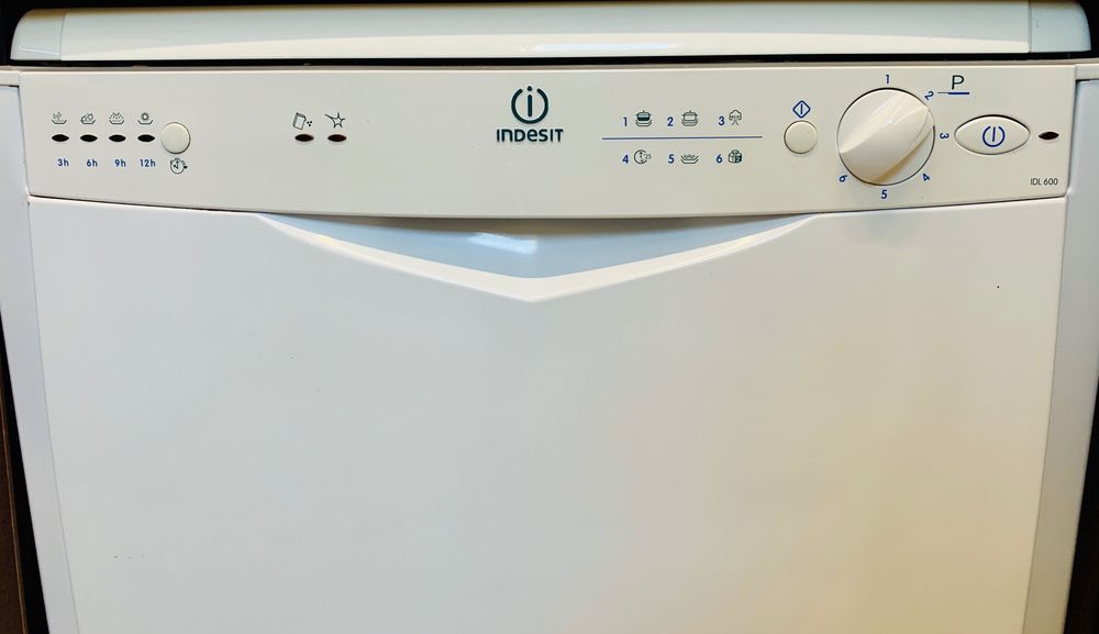 Свободностояща съдомиялна Indesit IDL 600