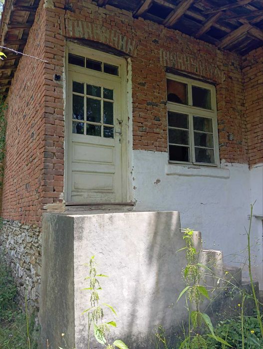 продавам стара битова къща
