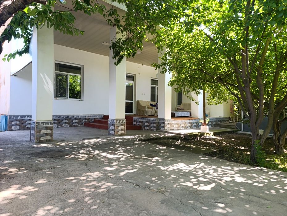 Uy hovli sotiladi