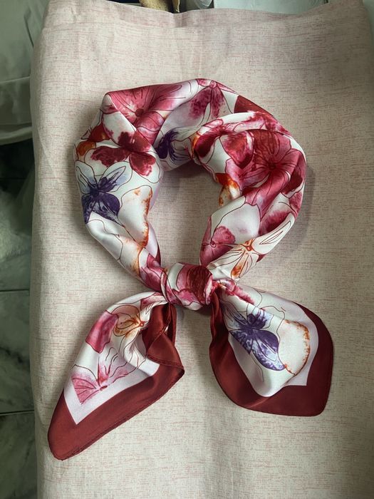 Esarfă damă NOUĂ model elegant perfecta pentru  orice sezon  pret bun stoc limitat