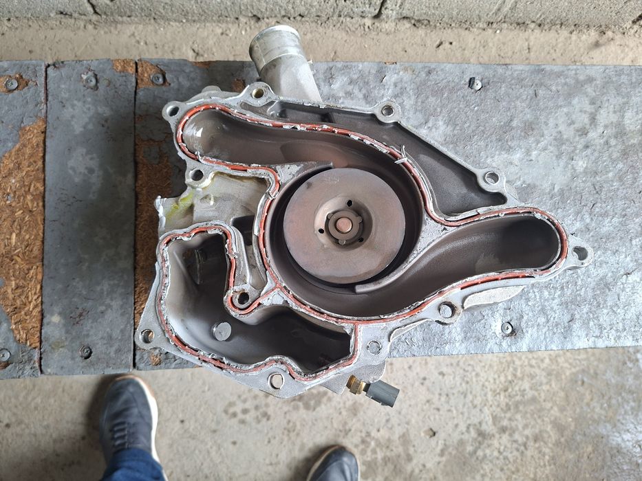 Помпа Крайслер 300с 5.7 хемми