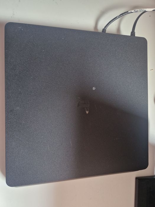 Play station 4 slim, 3 controllere, 500gb