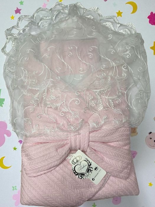 Нарядные конверты для новорождённых малышей на выписку