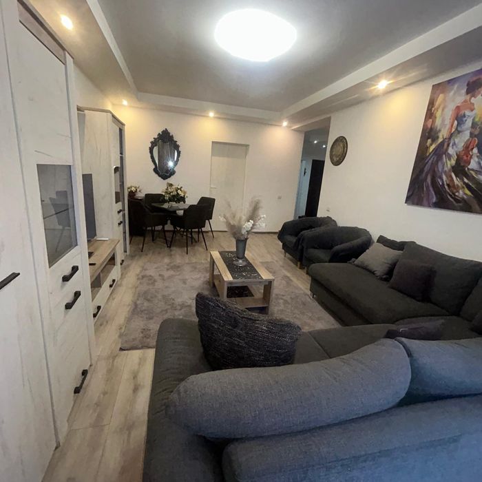 Vând apartament ultra central cu 3 camere  etaj 2