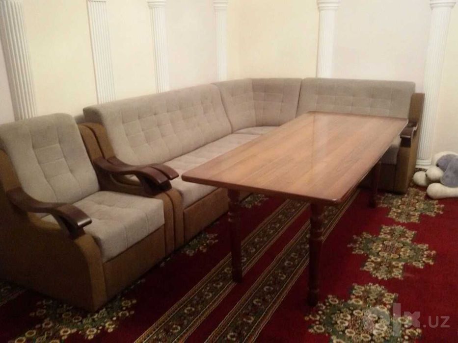 СРОЧНО. Продаю Стол с стульями
