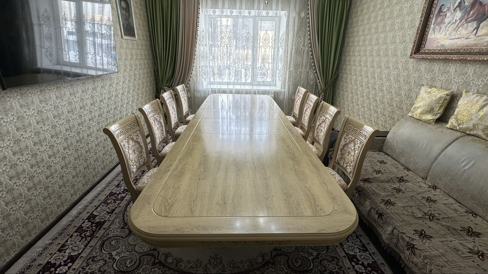 Стол со стульями