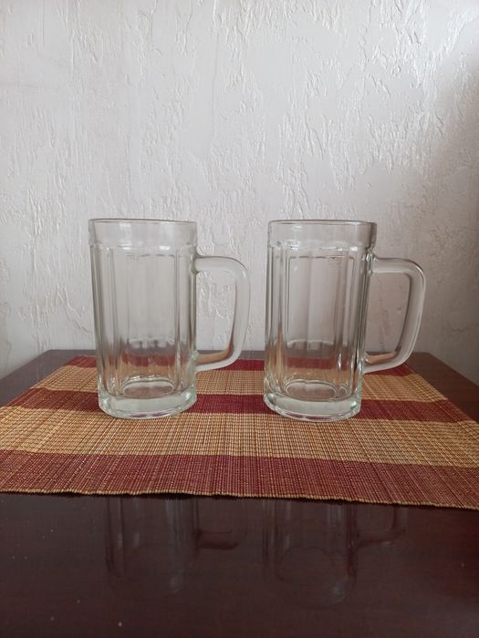 Две пивные кружки