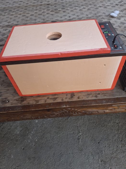 Инкубатор сотилади