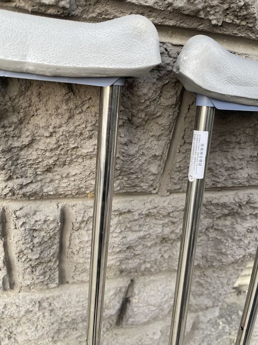 Продам костыли с  регулировкой