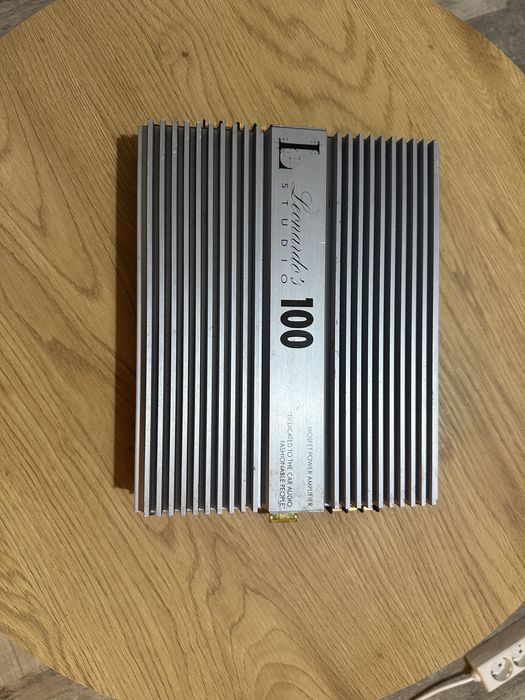 Amplificator auto statie