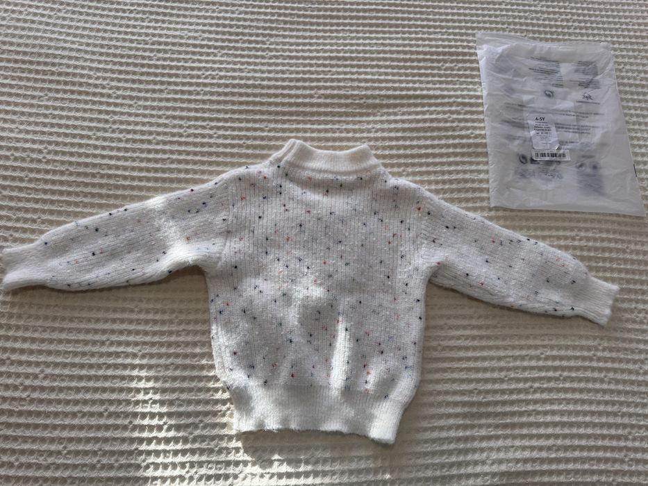 Продам новый свитер для девочки