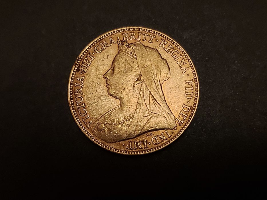 Monedă aur full sovereign cu regina Victorița când era babă  - 1901