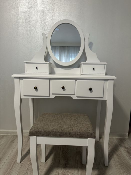 SET masuta machiaj+taburet MALLING JYSK