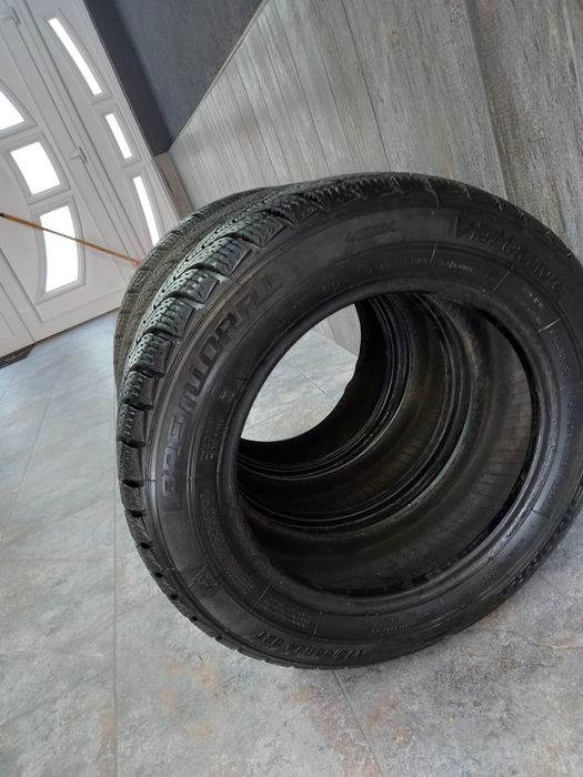 Vând anvelope masina