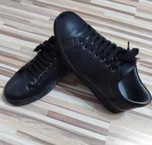Vând pantofi piele, culoare neagra, mărime 40
