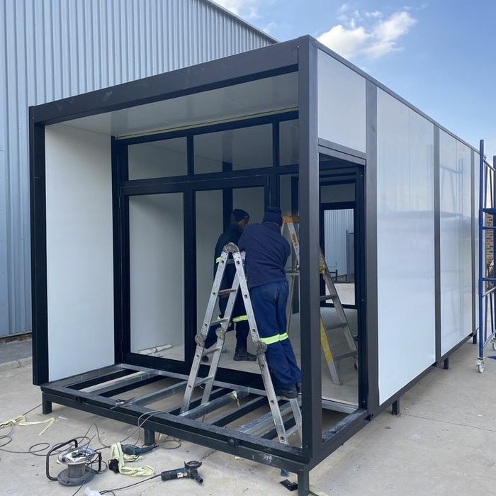 Producători containere pe orice dimensiune. Container vitrina , Contai