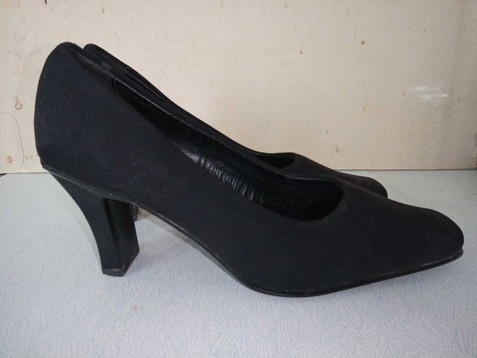 Продаются женские туфли на каблуке