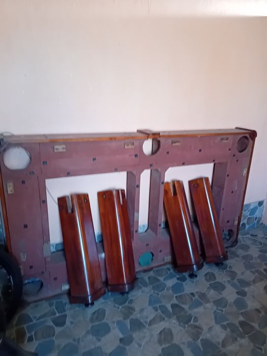 Vând masa de biliard din lemn de cireșe făcută la comanda