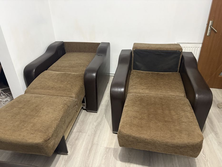 Vind  2 fotolii tip pat din piele