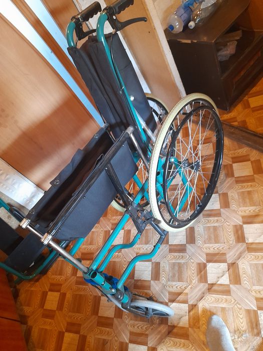 Продам инвалидную коляску
