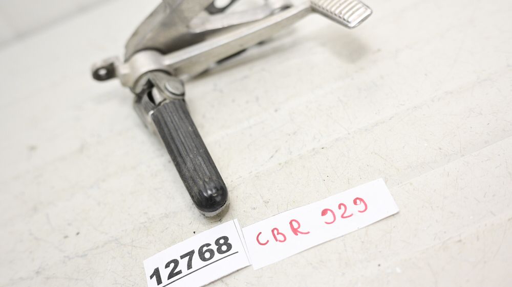 Suport Scarita Fata Dreapta Cu Pedala Frana Spate Honda CBR 929 2000