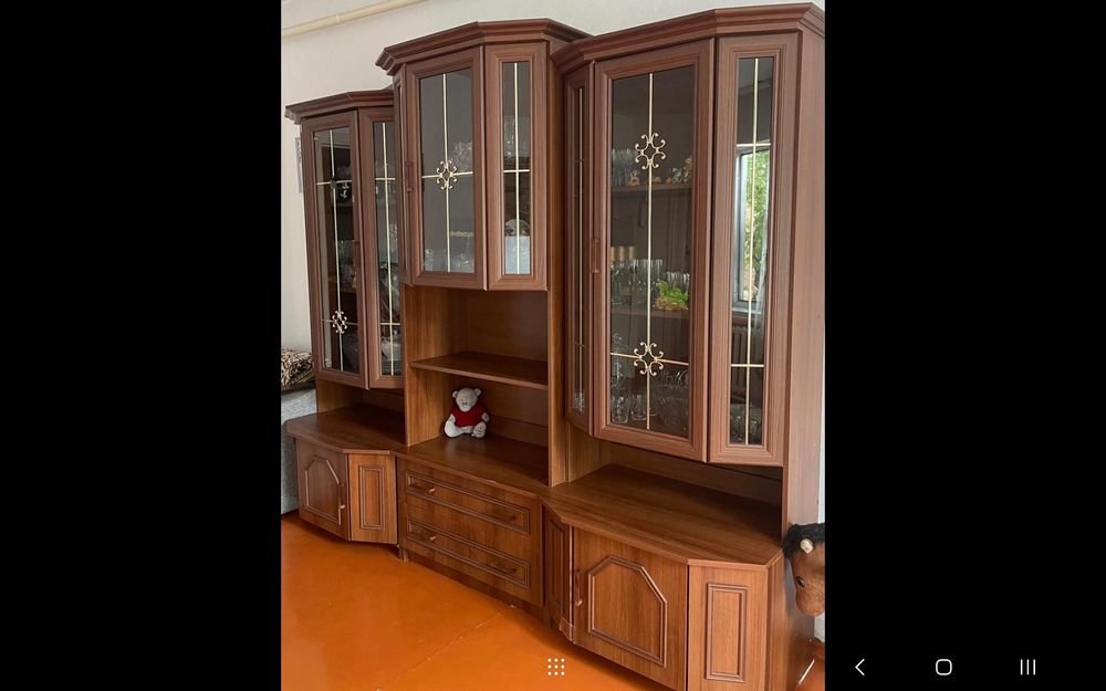 Продам стенку, вместительная и удобная .