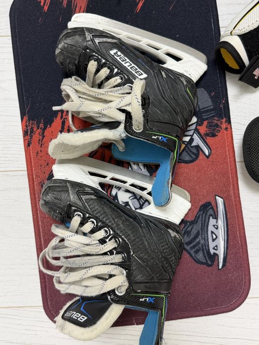 Продам экипировку для хоккея 6-7 лет