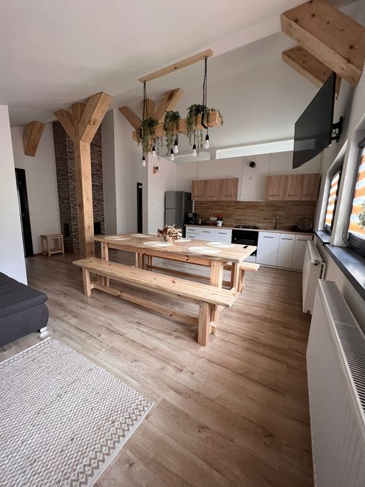 Casa, cabana de inchiriat Revelion, 3 nopti, 10-12 persoane, 20 km pârtia schi Toplița, ciubăr inclus