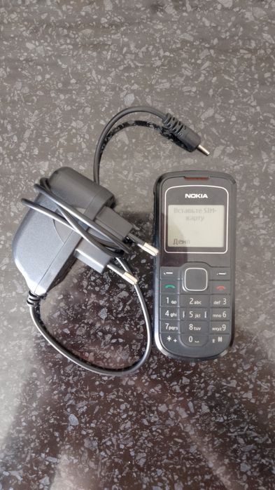 Nokia ч/б с зарядкой.