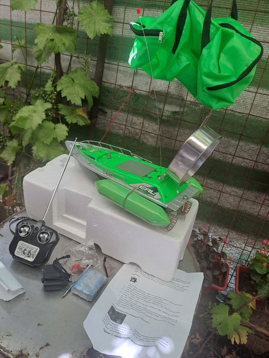Barca de nadit cu telecomanda
