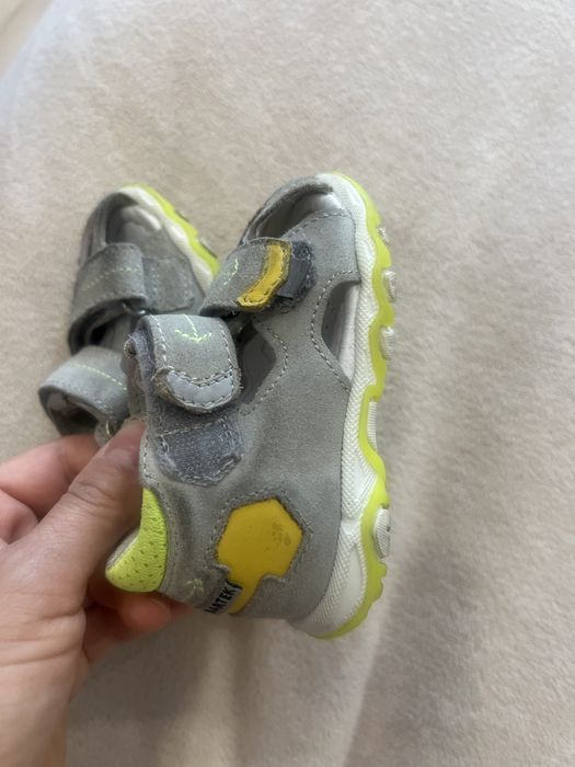 Sandalute bebe pentru primii pasi de piele intoarsa