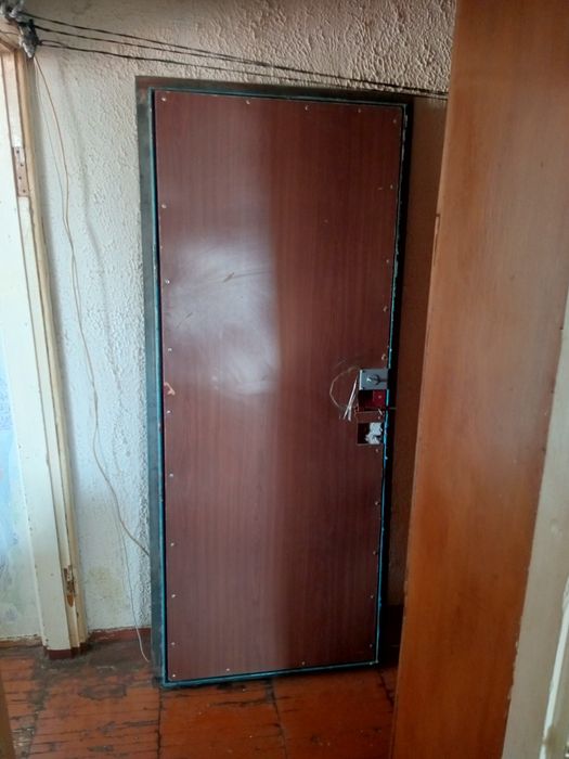 железная входная дверь