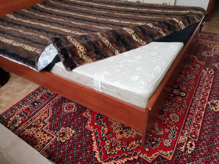 Кровать двуспальная