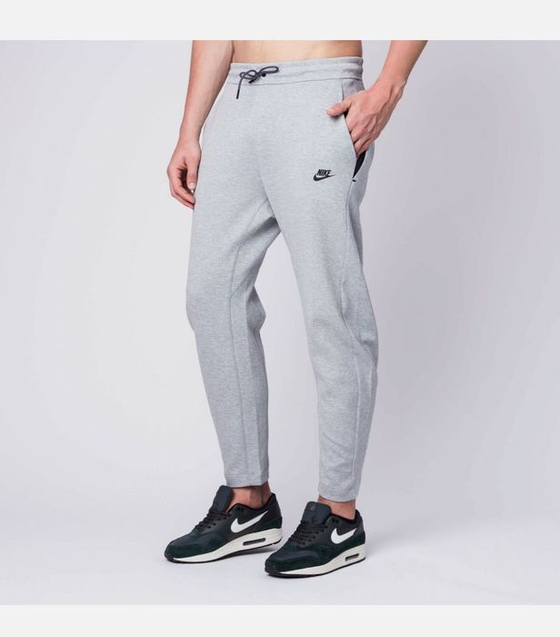 Мъжко долнище : Nike Tech Fleece Pants Standard Fit Taper Leg Grey S
