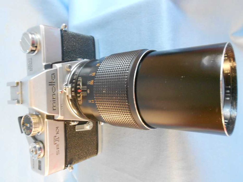 Minolta srt-101 cu obiectiv 200mm, aparat foto film clasic emblematic