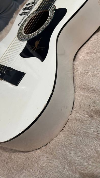 Продаёться гитара, цена договорная