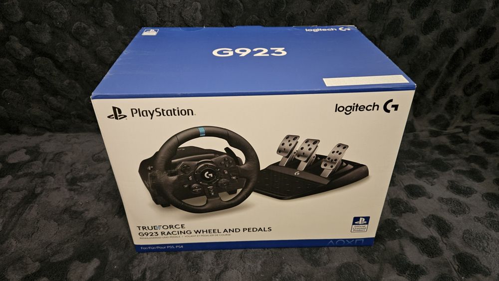 Vând volan Logitech G923 TRUEFORCE