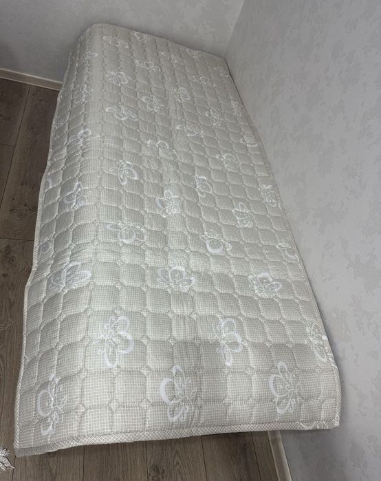 Продам наматрасник новый 160-200