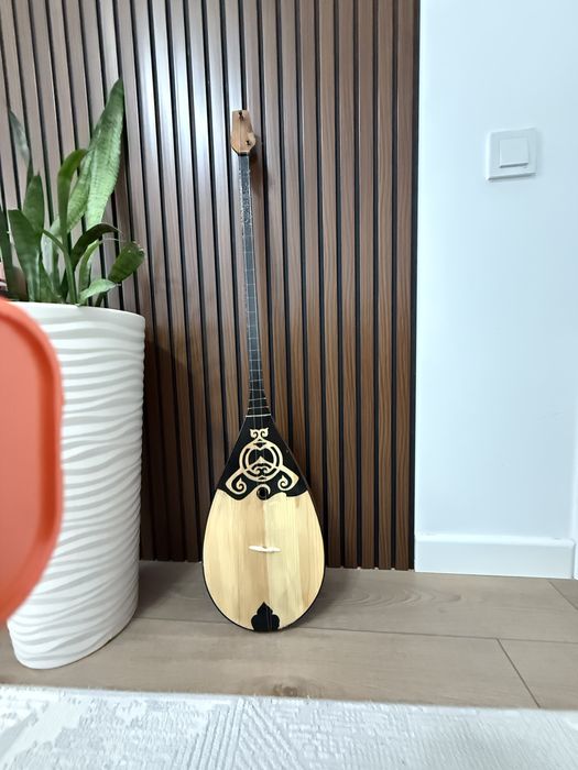 Домбыра 10000 тенге